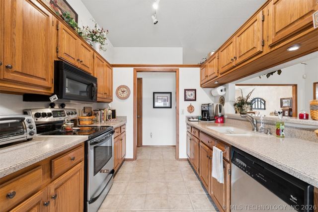 1313 Fairfax Court, Yukon, OK 73099
