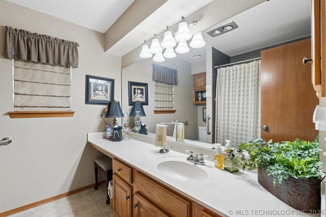 1313 Fairfax Court, Yukon, OK 73099