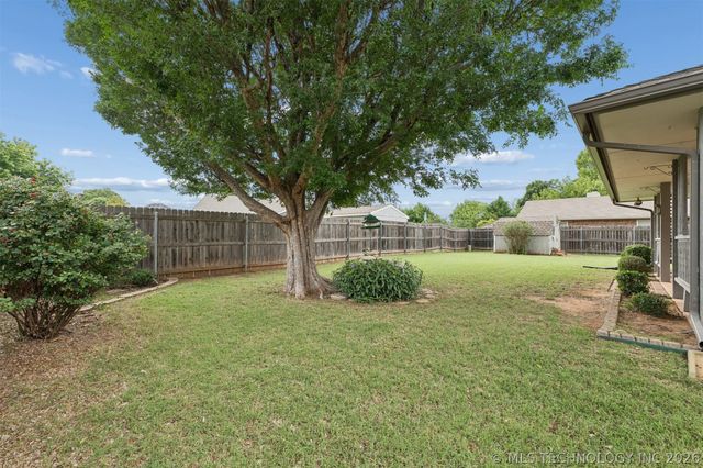 1313 Fairfax Court, Yukon, OK 73099
