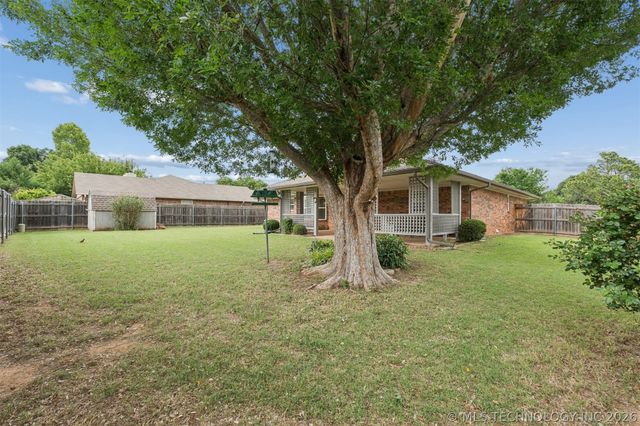 1313 Fairfax Court, Yukon, OK 73099