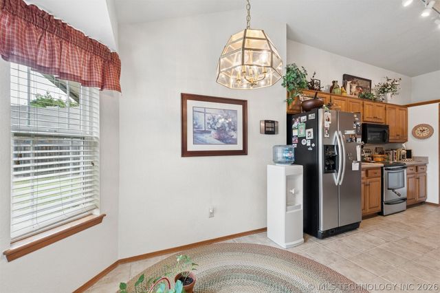 1313 Fairfax Court, Yukon, OK 73099
