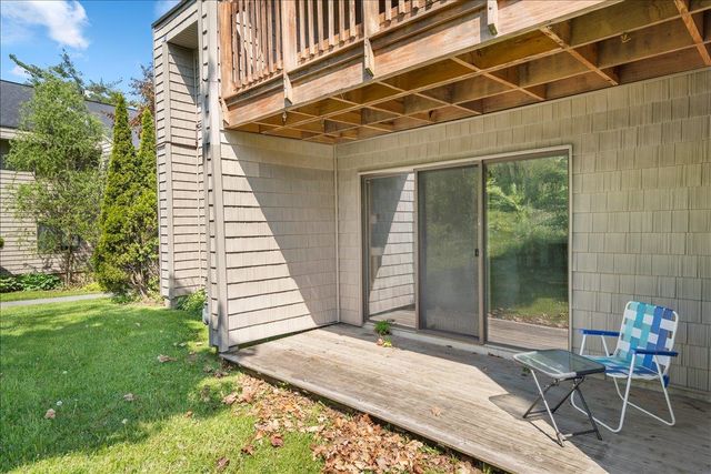 11 Hawthorne Circle, South Burlington, VT 05403