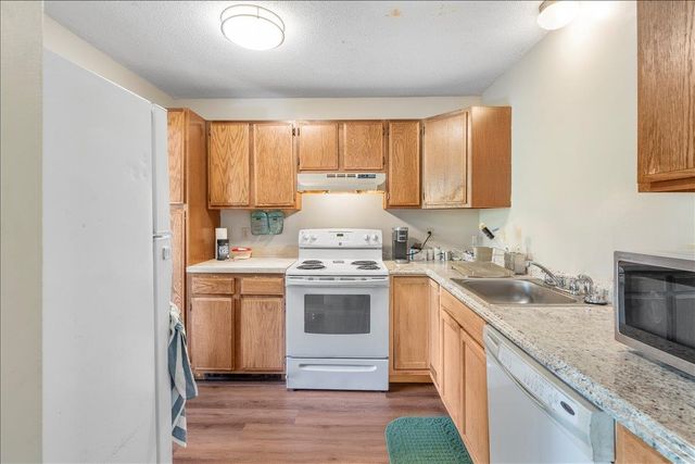 11 Hawthorne Circle, South Burlington, VT 05403