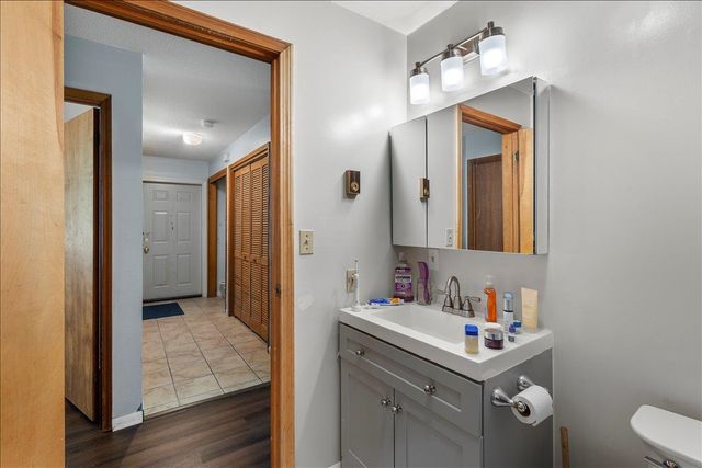 11 Hawthorne Circle, South Burlington, VT 05403