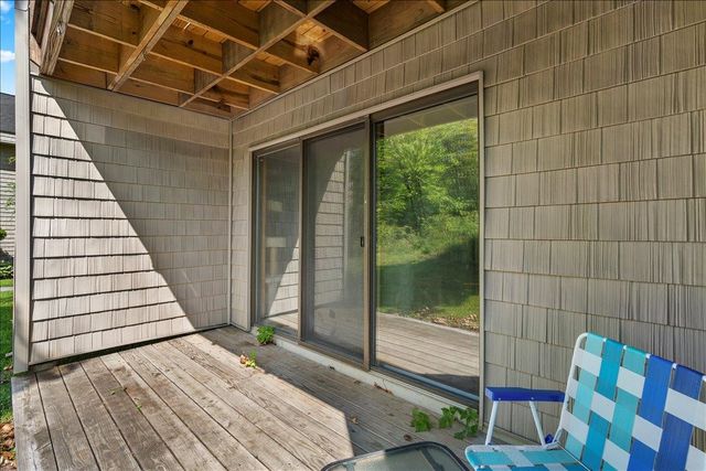 11 Hawthorne Circle, South Burlington, VT 05403
