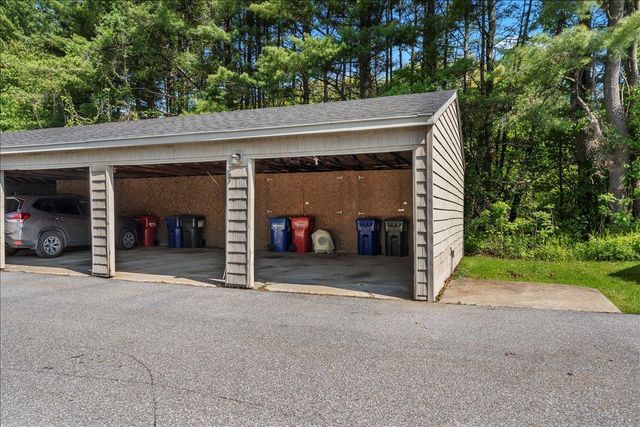11 Hawthorne Circle, South Burlington, VT 05403