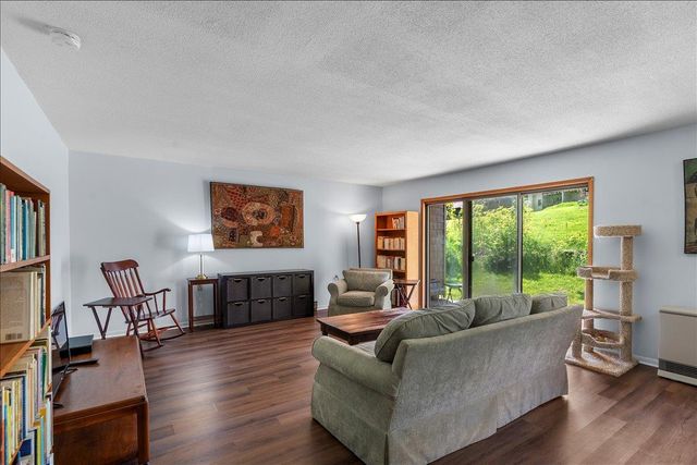 11 Hawthorne Circle, South Burlington, VT 05403