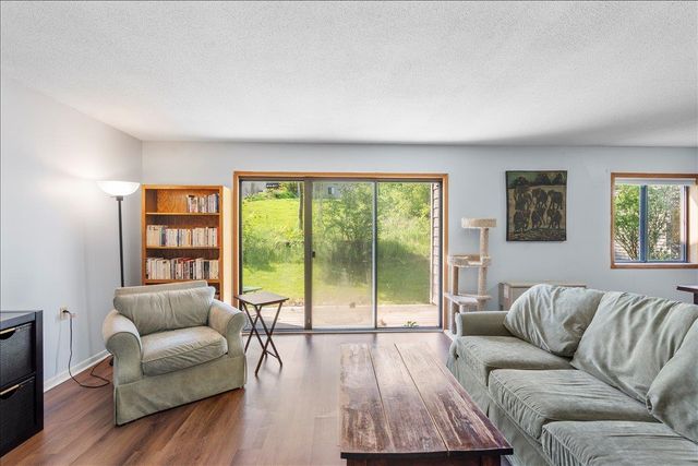 11 Hawthorne Circle, South Burlington, VT 05403
