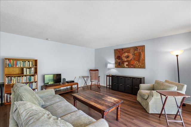11 Hawthorne Circle, South Burlington, VT 05403