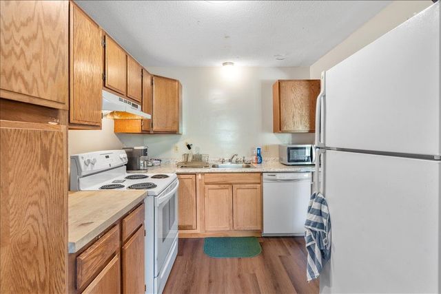 11 Hawthorne Circle, South Burlington, VT 05403