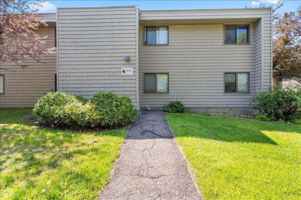 11 Hawthorne Circle, South Burlington, VT 05403
