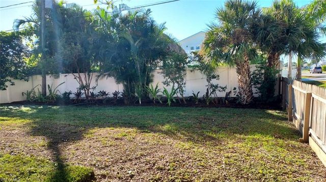 602 111th AVE N, Naples, FL 34108