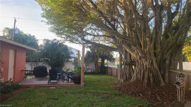 602 111th AVE N, Naples, FL 34108