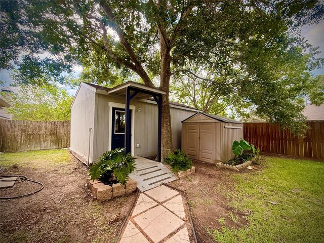 1309 Piney Woods Drive, Friendswood, TX 77546
