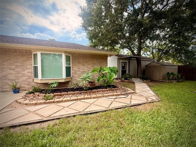 1309 Piney Woods Drive, Friendswood, TX 77546
