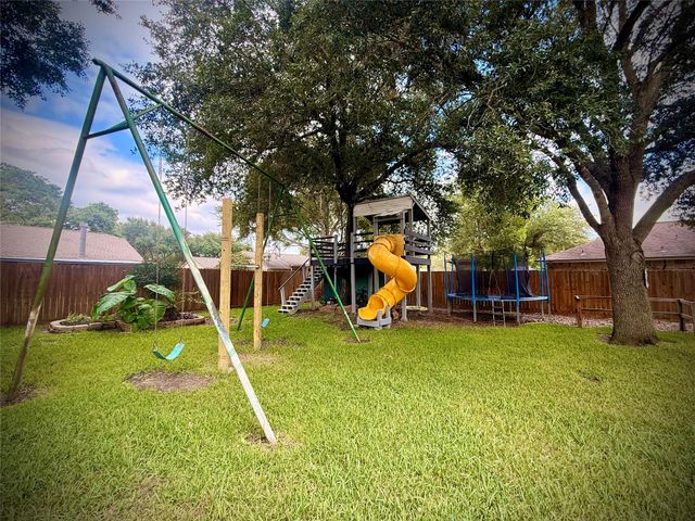 1309 Piney Woods Drive, Friendswood, TX 77546