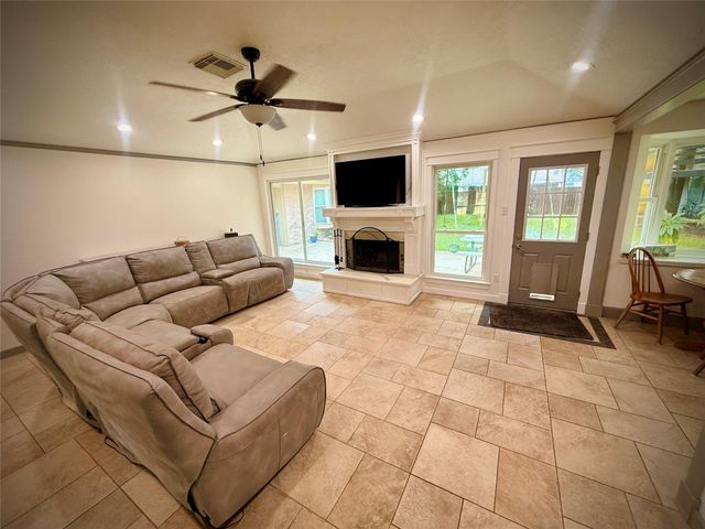 1309 Piney Woods Drive, Friendswood, TX 77546