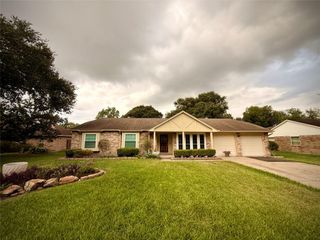 1309 Piney Woods Drive, Friendswood, TX 77546