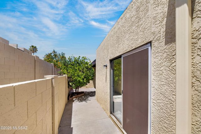 9878 E 1st Street, Tucson, AZ 85748