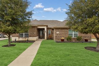 525 Meadow Springs Drive, Glenn Heights, TX 75154