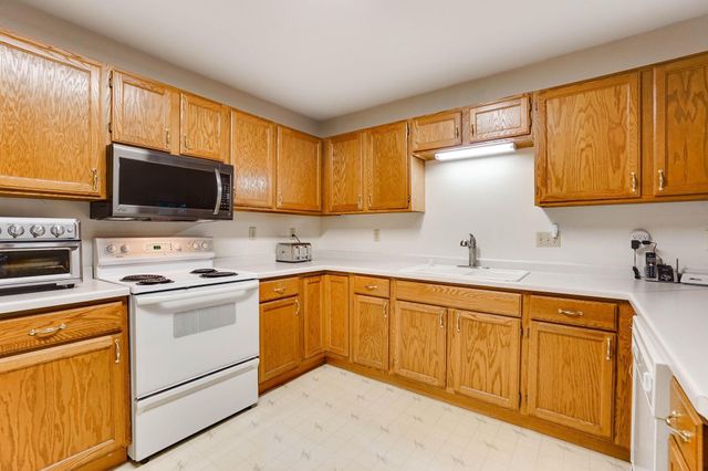 5645 Wisconsin Avenue N, New Hope, MN 55428