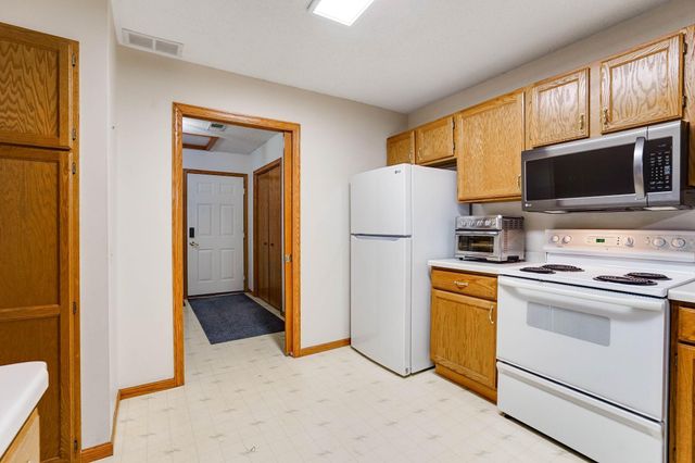 5645 Wisconsin Avenue N, New Hope, MN 55428