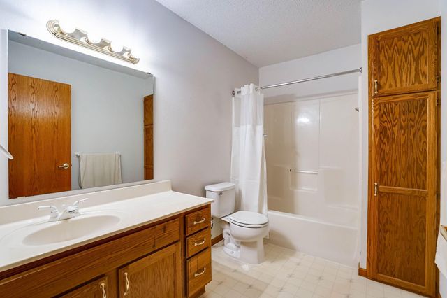 5645 Wisconsin Avenue N, New Hope, MN 55428