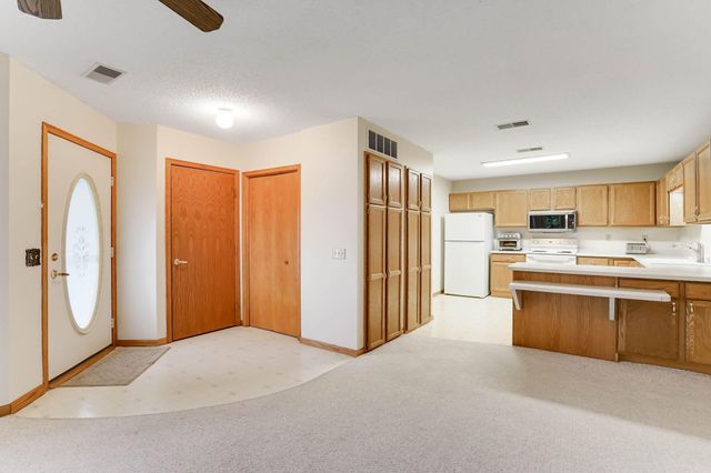 5645 Wisconsin Avenue N, New Hope, MN 55428