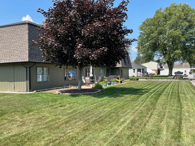 46070 EDGEWATER Drive, Chesterfield Twp, MI 48047