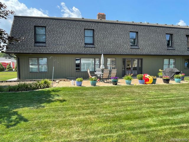 46070 EDGEWATER Drive, Chesterfield Twp, MI 48047