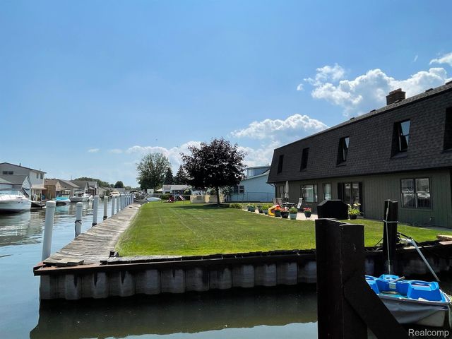 46070 EDGEWATER Drive, Chesterfield Twp, MI 48047