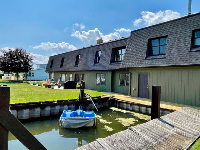 46070 EDGEWATER Drive, Chesterfield Twp, MI 48047