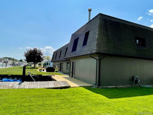 46070 EDGEWATER Drive, Chesterfield Twp, MI 48047