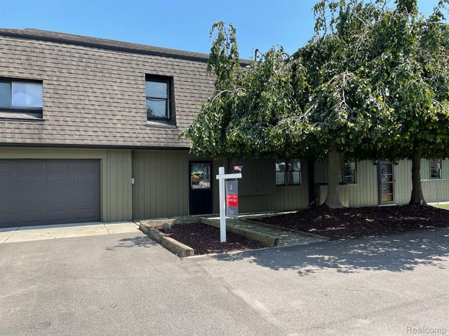 46070 EDGEWATER Drive, Chesterfield Twp, MI 48047