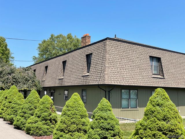 46070 EDGEWATER Drive, Chesterfield Twp, MI 48047