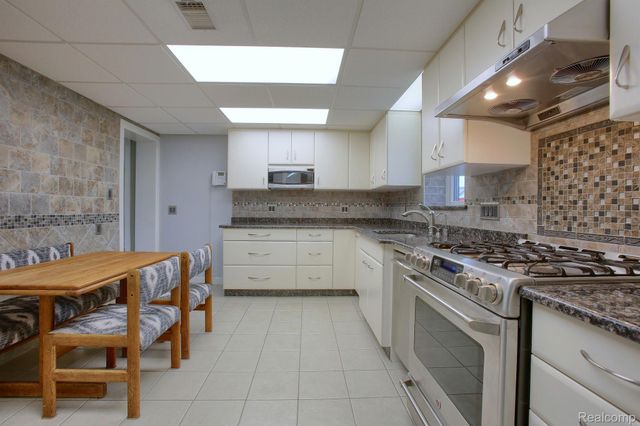 46070 EDGEWATER Drive, Chesterfield Twp, MI 48047