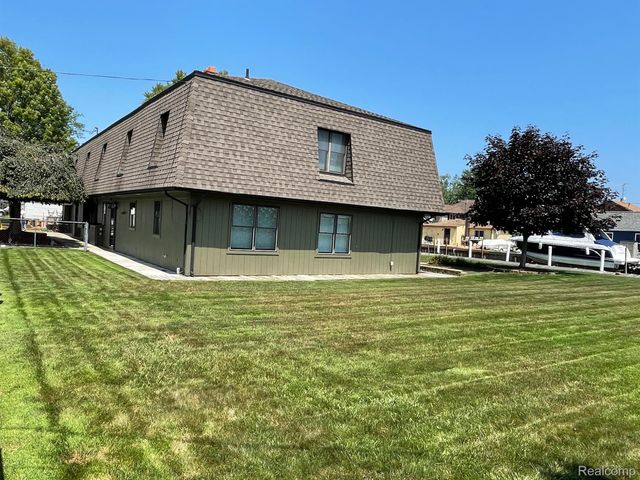 46070 EDGEWATER Drive, Chesterfield Twp, MI 48047