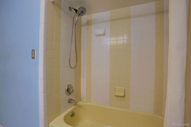 46070 EDGEWATER Drive, Chesterfield Twp, MI 48047