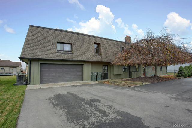 46070 EDGEWATER Drive, Chesterfield Twp, MI 48047