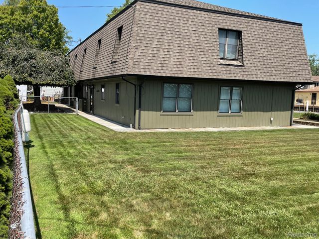 46070 EDGEWATER Drive, Chesterfield Twp, MI 48047