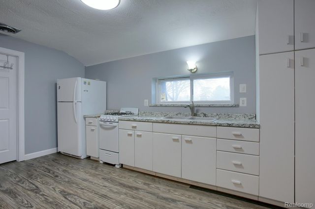 46070 EDGEWATER Drive, Chesterfield Twp, MI 48047