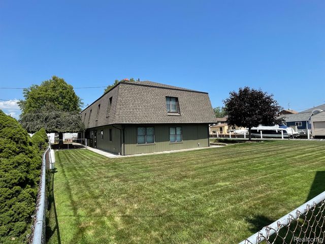 46070 EDGEWATER Drive, Chesterfield Twp, MI 48047