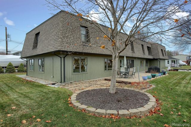 46070 EDGEWATER Drive, Chesterfield Twp, MI 48047