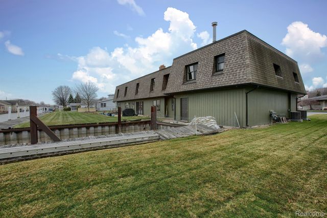 46070 EDGEWATER Drive, Chesterfield Twp, MI 48047