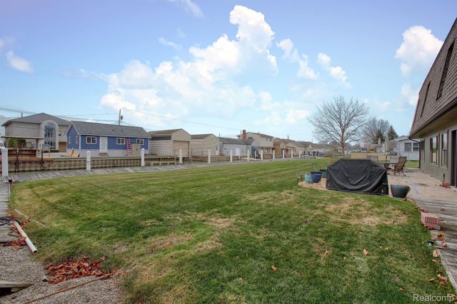 46070 EDGEWATER Drive, Chesterfield Twp, MI 48047