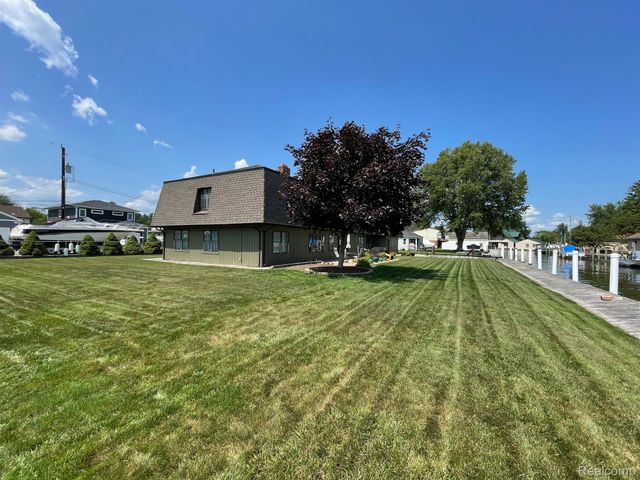 46070 EDGEWATER Drive, Chesterfield Twp, MI 48047