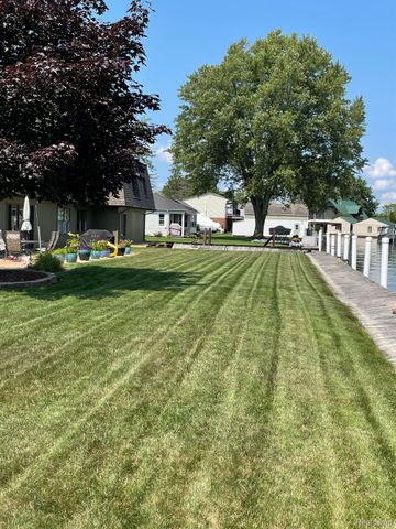 46070 EDGEWATER Drive, Chesterfield Twp, MI 48047