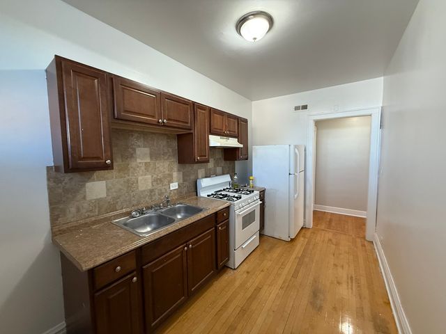 2140 S Clarence Avenue 2S, Berwyn, IL 60402