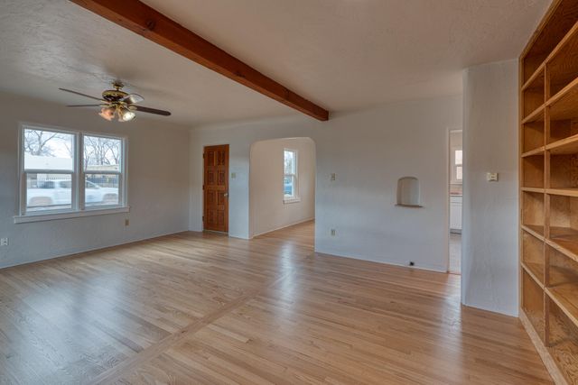 2204 7th Street NW, Albuquerque, NM 87102