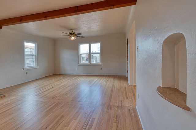 2204 7th Street NW, Albuquerque, NM 87102